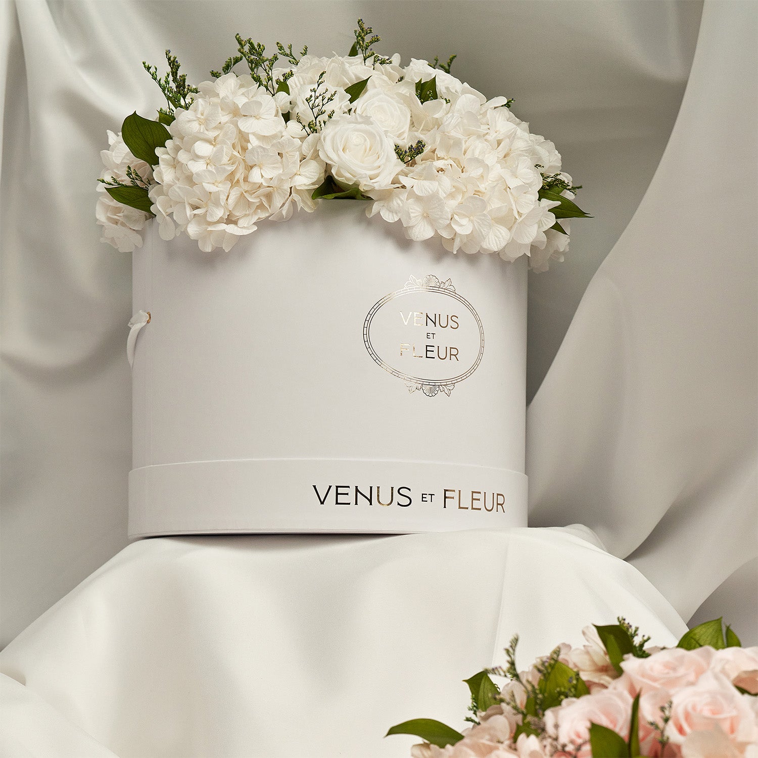 Large Round Roses & Hydrangeas - Venusetflleur
