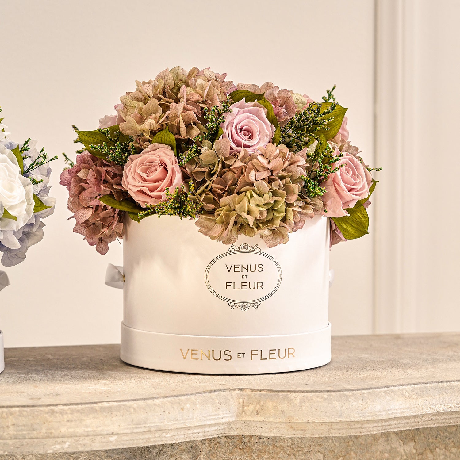 Small Round Roses & Hydrangeas - Venusetflleur
